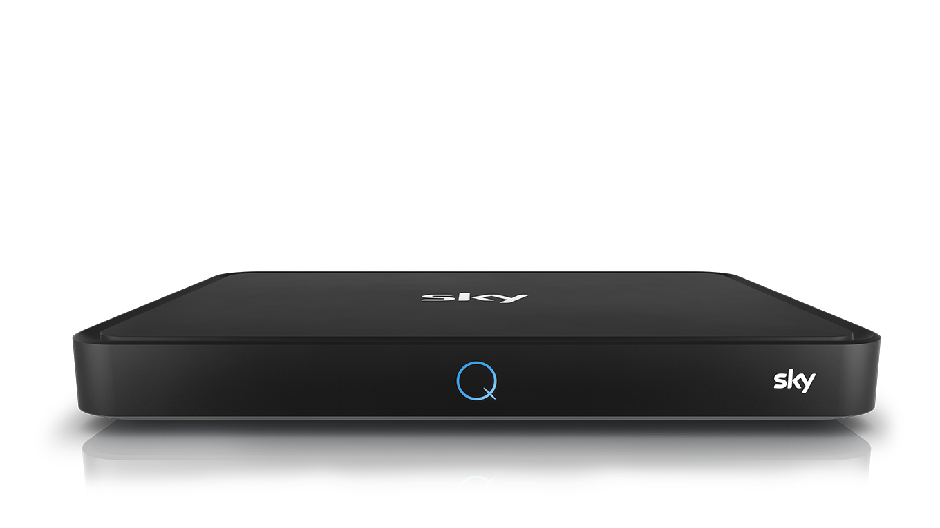 Frontansicht eines Sky Q Receivers unter dem Sky Q Logo in weiß.